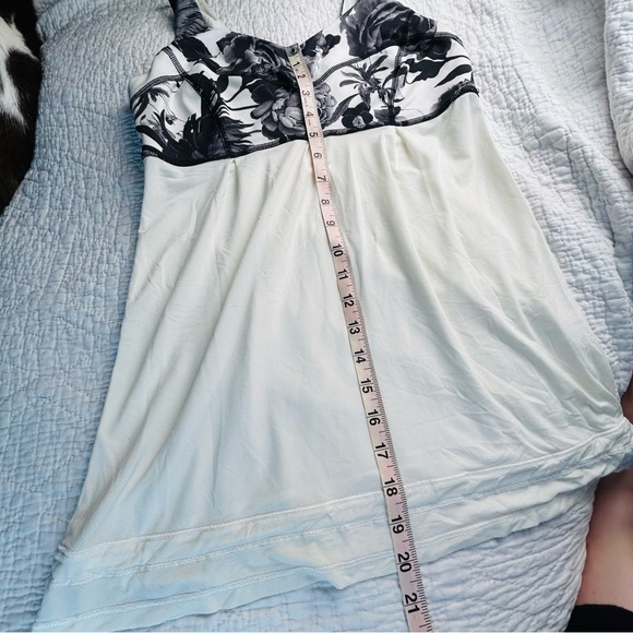 Lululemon black white brisk bloom floral tame me tank with drawstring waist Sz 6 - Picture 16 of 16